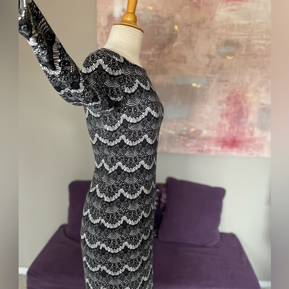 Laura Petites Black and White Scalloped Print Long Sleeve Midi Dress Size 4 - Picture 7 of 14